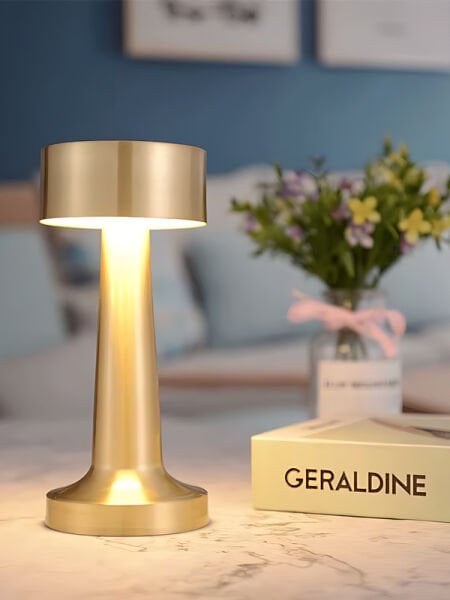 Dekoratif Masa Lambası Metal Masa Lambası Şarjlı 3 Renk Mod Dokunmatik USB Şarjlı Modern Aydınlatma