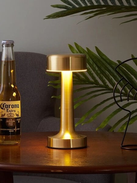 Dekoratif Masa Lambası Metal Masa Lambası Şarjlı 3 Renk Mod Dokunmatik USB Şarjlı Modern Aydınlatma