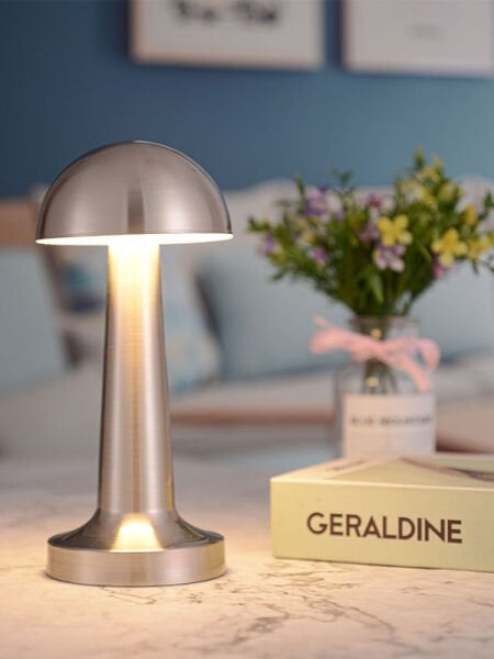 Dekoratif Masa Lambası Metal Masa Lambası Şarjlı 3 Renk Mod Dokunmatik USB Şarjlı Modern Aydınlatma